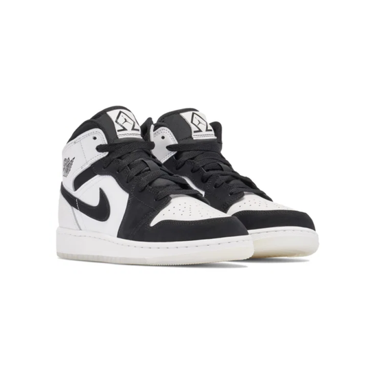 Paire Air Jordan 1 Mid Diamond Shorts GS DN4321-100 vue de face noire et blanche
