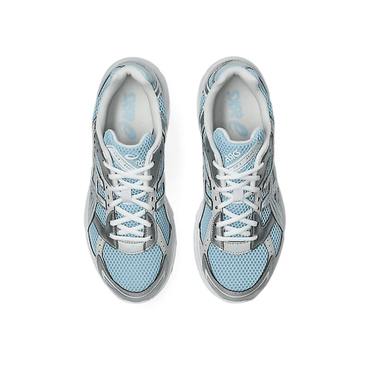 Détails en mesh bleu et empiècements argentés de la ASICS Gel-1130