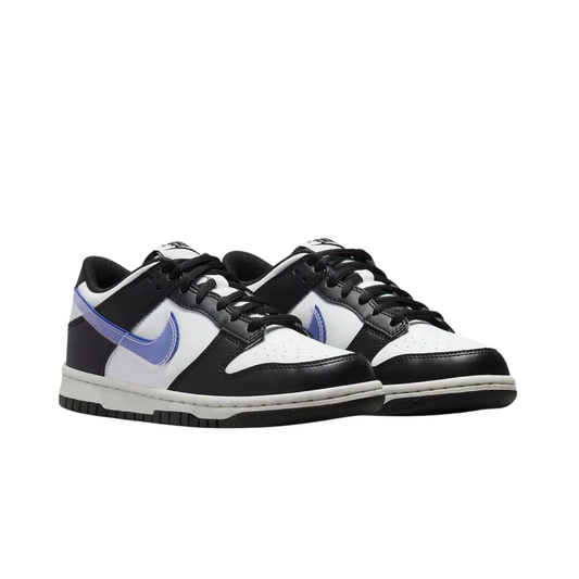 Paire de Nike Dunk Low Next Nature TPU Swoosh GS FD0689-001 vue de trois quarts