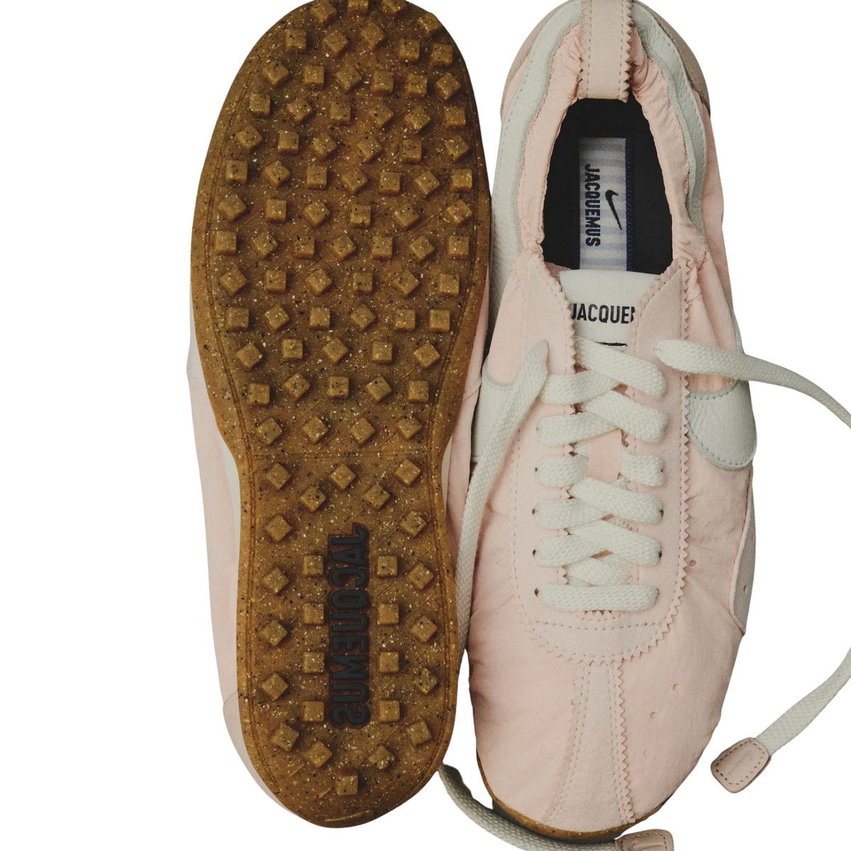 Détails en nylon, daim et cuir de la Nike Moon Shoe Jacquemus rose