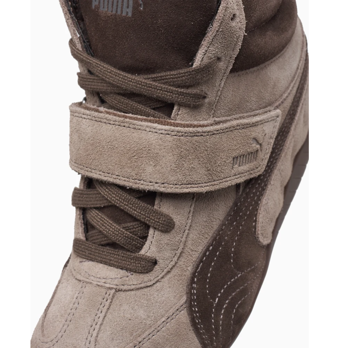 Détails en cuir et semelle compensée de la PUMA Speedcat Wedge 407878-01