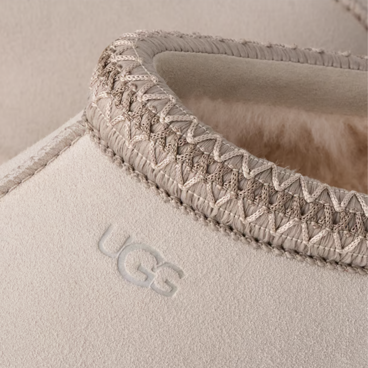 Vue latérale de la UGG Tazz II Ceramic gris beige femme