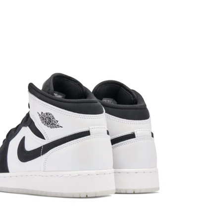 Détail arrière de la paire Air Jordan 1 Mid Diamond Shorts GS DN4321-100