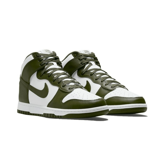 Paire Nike Dunk High Cargo Khaki GS DB2179-105 vue de face blanc et kaki