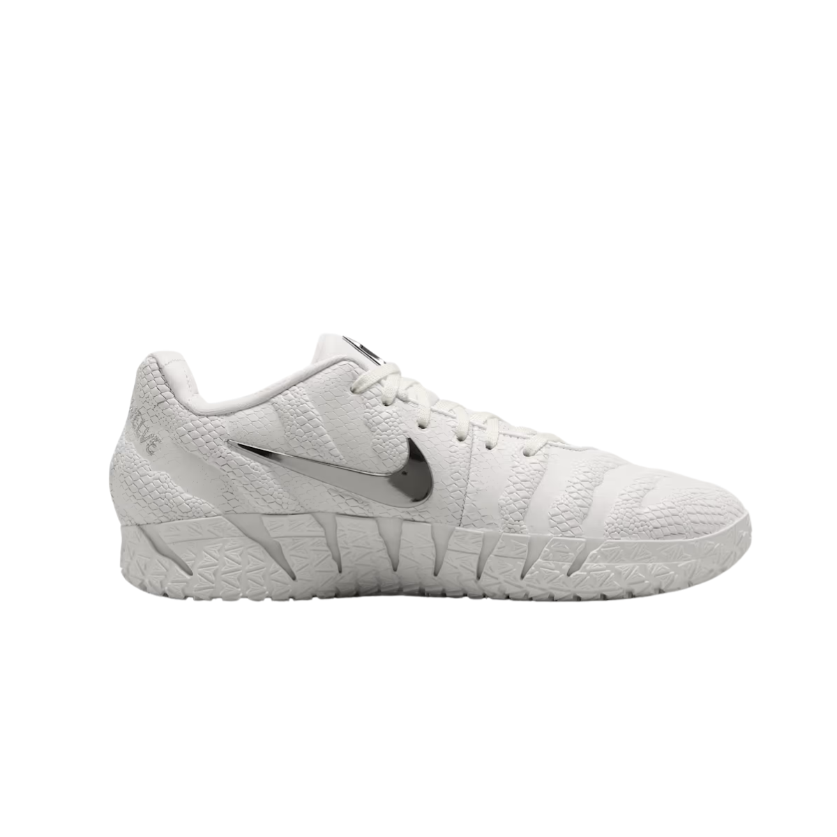 Vue latérale de la Nike Ja 3 White Label avec détails Metallic Silver
