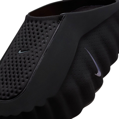 Détails en maille perforée et Swoosh chromé de la Nike Mind 001 HQ4309-001