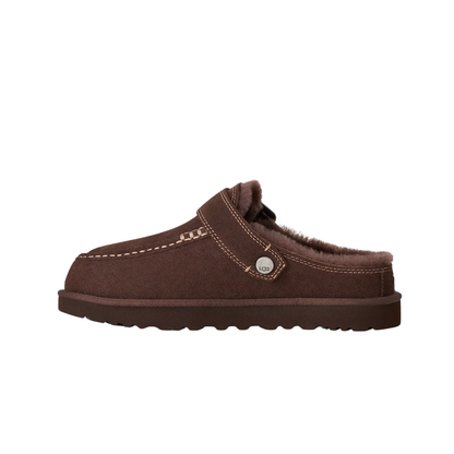 Détails en daim et boucle de la UGG Goldenstar Evelina Burnt Cedar