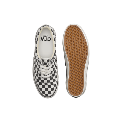 Vue de profil de la Vans Era 95 DST Relic Checkerboard